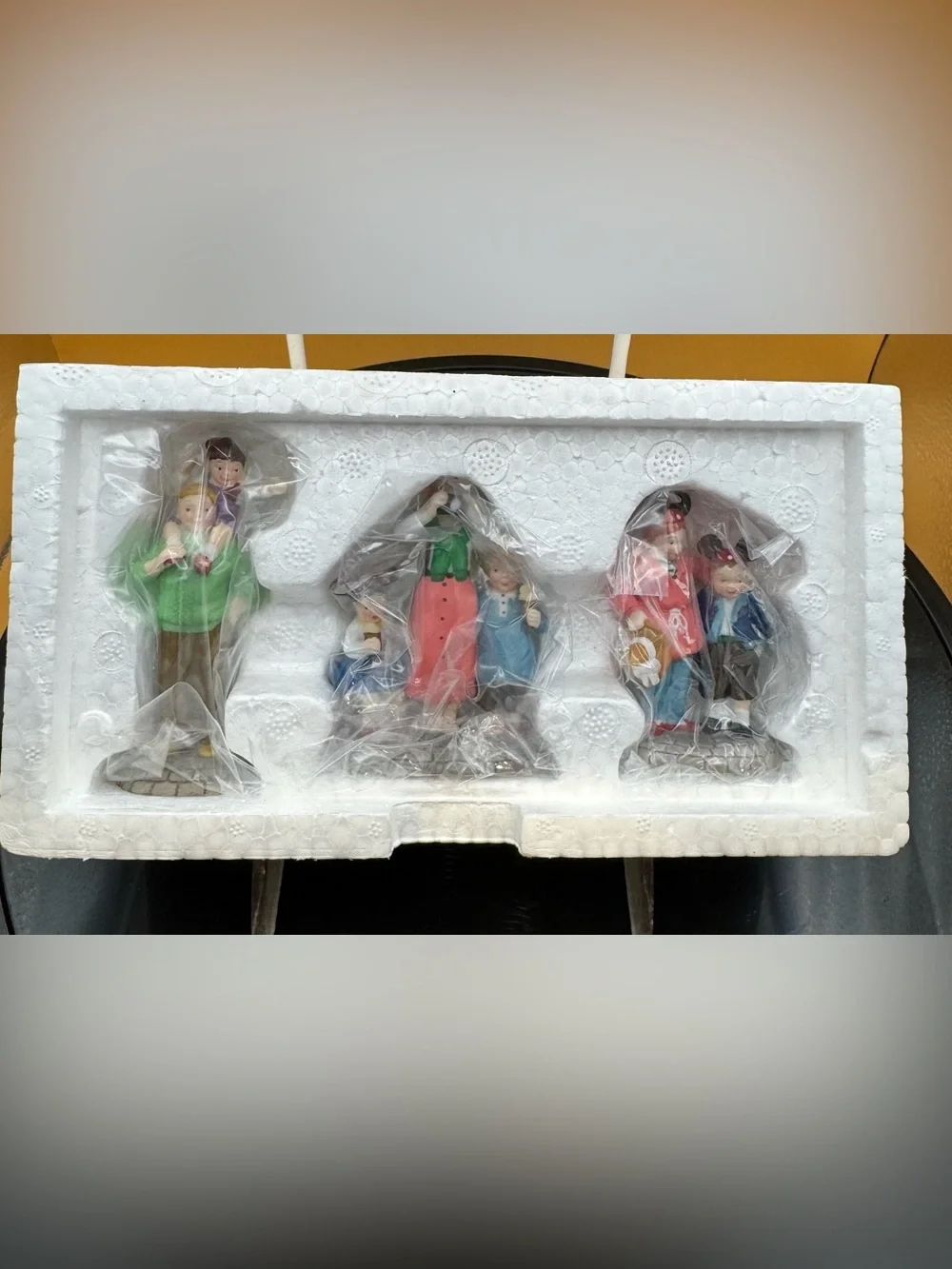 Department 56/Disney Parks Village Series Disney Park Family-Mint In Box - Picture 7 of 10